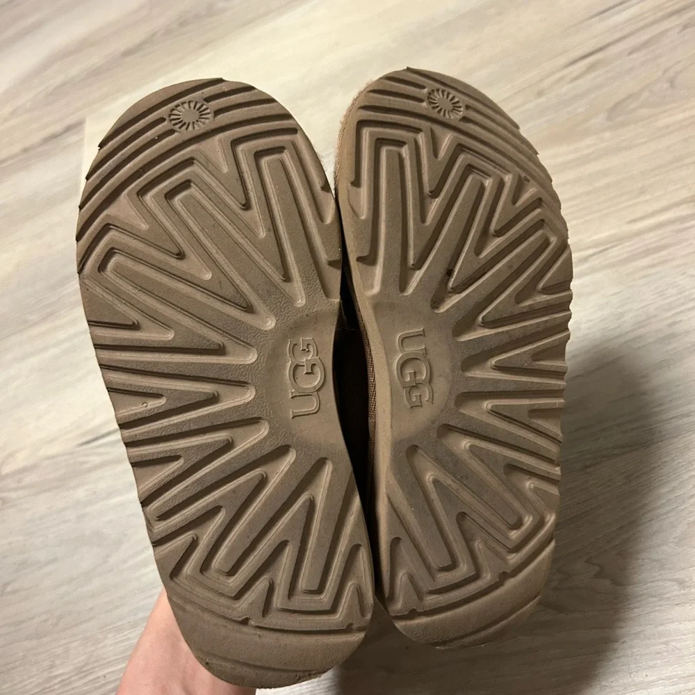 UGG Tasman Slippers Kids Sz 2 Chestnut Suede Shearling Warm Classic Unisex Cozy - Picture 8 of 11